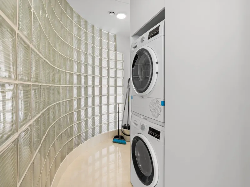 Recently renovated apartment on the 1st line with beautiful sea views!