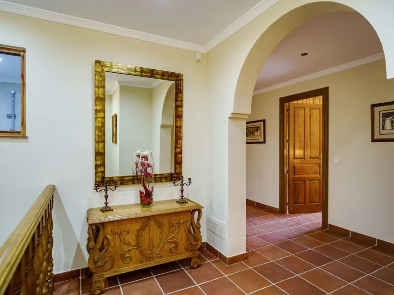 Spectacular villa composed of two houses in Vega del Colorado, La Quinta, Benahavís. This villa is simply stunning. Set in an exclusive and tranquil setting, it offers the luxury and comfort one would expect in a high end residence on the Costa del Sol.