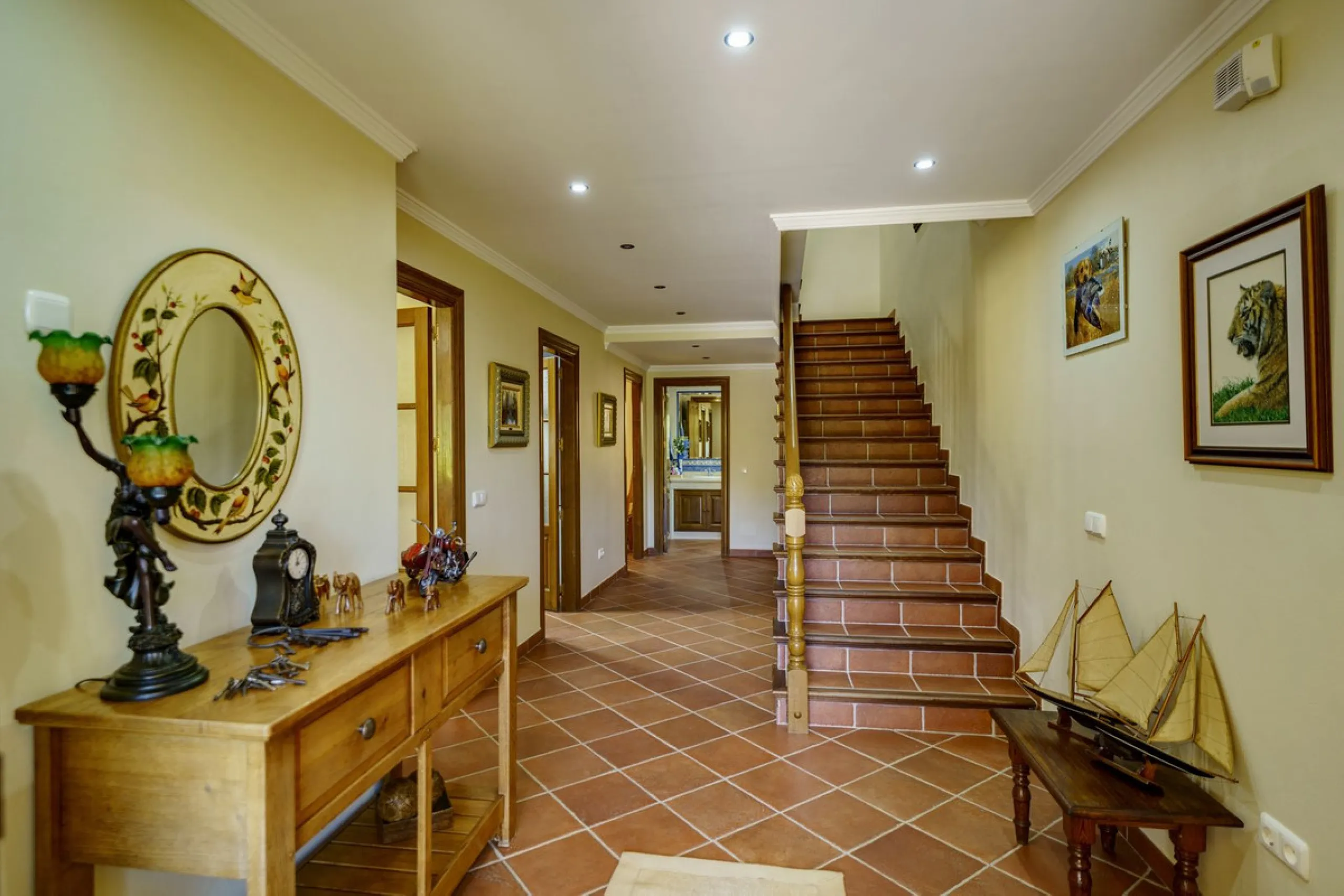 Spectacular villa composed of two houses in Vega del Colorado, La Quinta, Benahavís. This villa is simply stunning. Set in an exclusive and tranquil setting, it offers the luxury and comfort one would expect in a high end residence on the Costa del Sol.