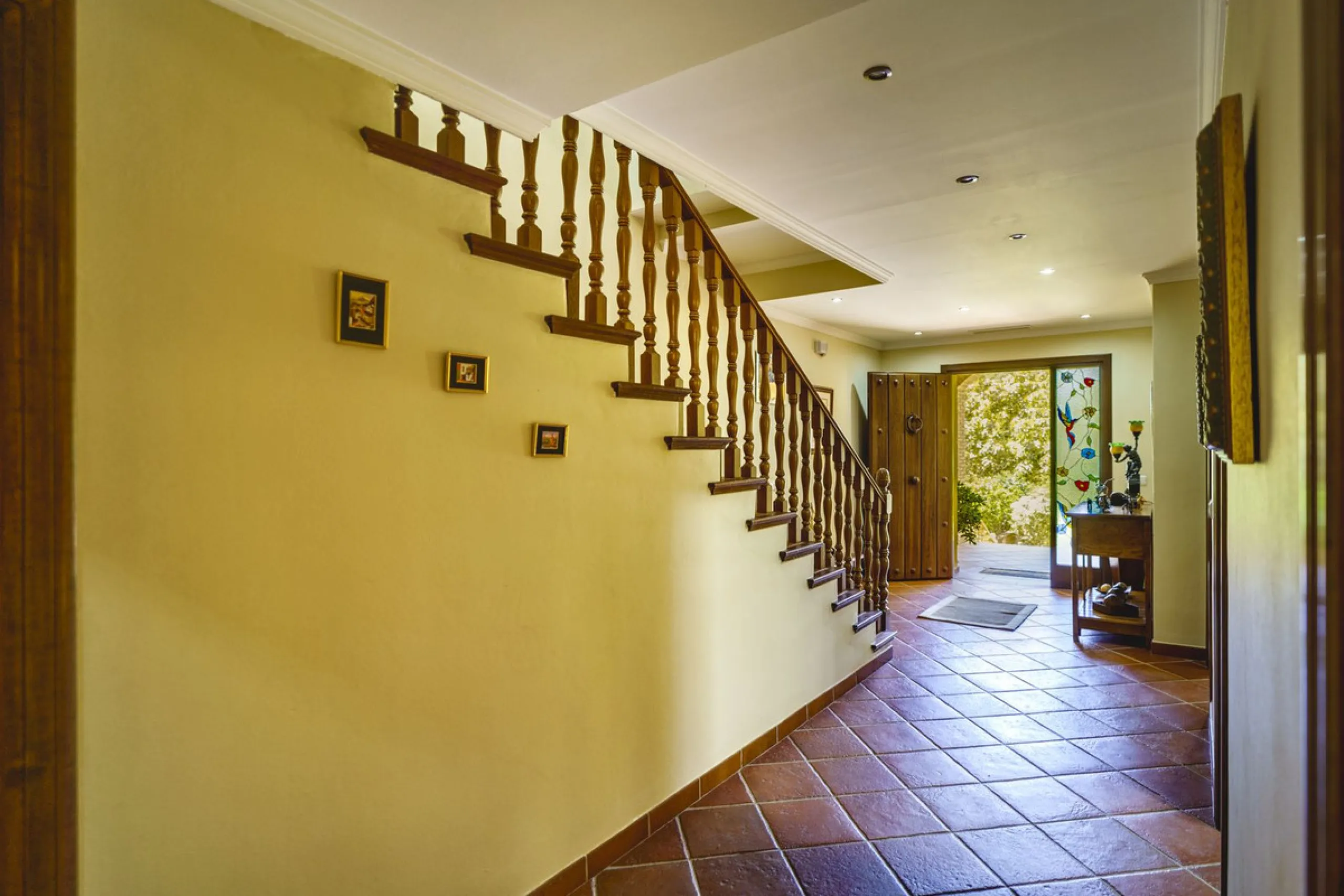 Spectacular villa composed of two houses in Vega del Colorado, La Quinta, Benahavís. This villa is simply stunning. Set in an exclusive and tranquil setting, it offers the luxury and comfort one would expect in a high end residence on the Costa del Sol.