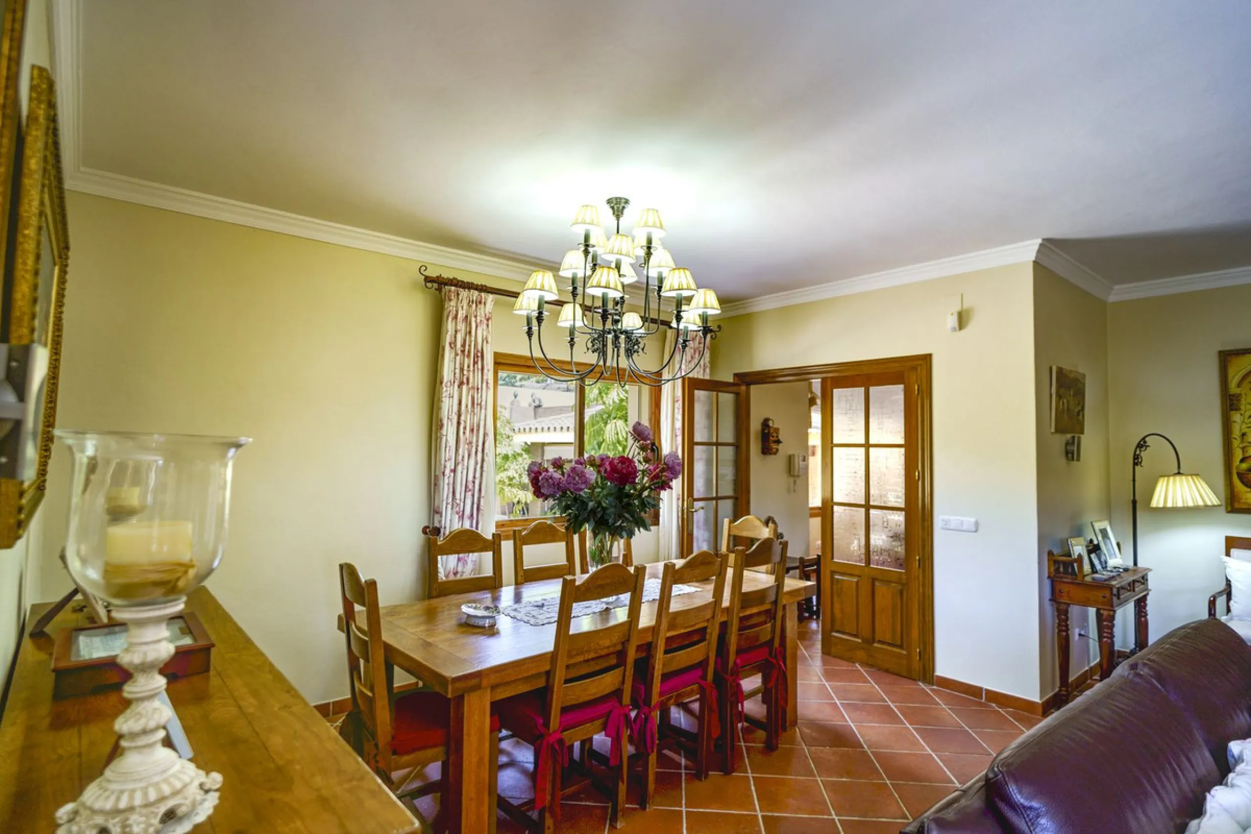 Spectacular villa composed of two houses in Vega del Colorado, La Quinta, Benahavís. This villa is simply stunning. Set in an exclusive and tranquil setting, it offers the luxury and comfort one would expect in a high end residence on the Costa del Sol.