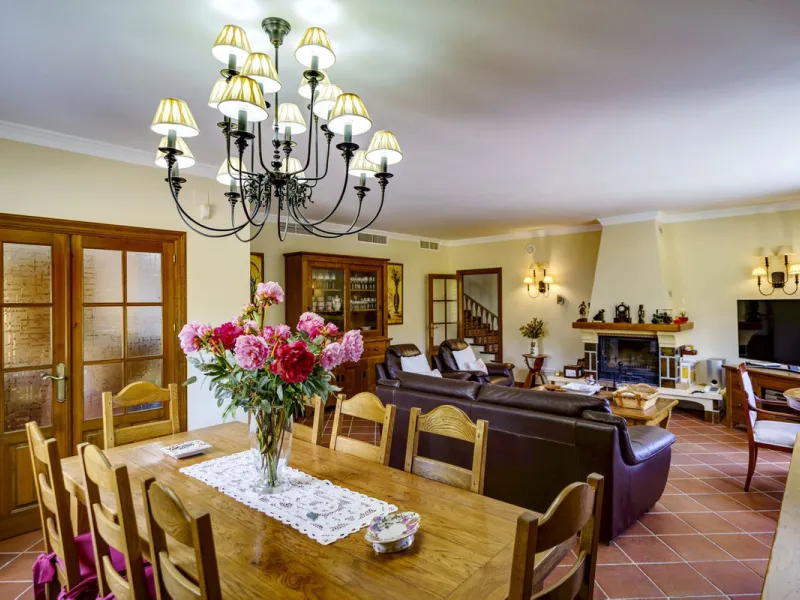 Spectacular villa composed of two houses in Vega del Colorado, La Quinta, Benahavís. This villa is simply stunning. Set in an exclusive and tranquil setting, it offers the luxury and comfort one would expect in a high end residence on the Costa del Sol.