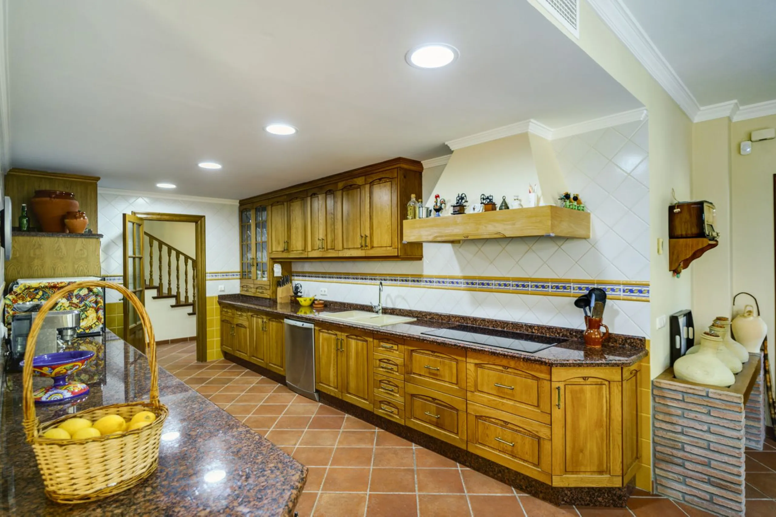 Spectacular villa composed of two houses in Vega del Colorado, La Quinta, Benahavís. This villa is simply stunning. Set in an exclusive and tranquil setting, it offers the luxury and comfort one would expect in a high end residence on the Costa del Sol.