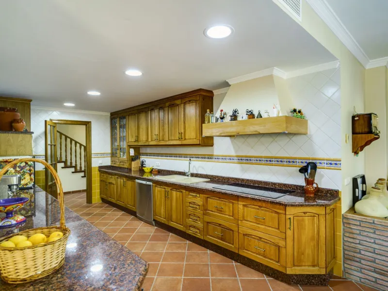 Spectacular villa composed of two houses in Vega del Colorado, La Quinta, Benahavís. This villa is simply stunning. Set in an exclusive and tranquil setting, it offers the luxury and comfort one would expect in a high end residence on the Costa del Sol.