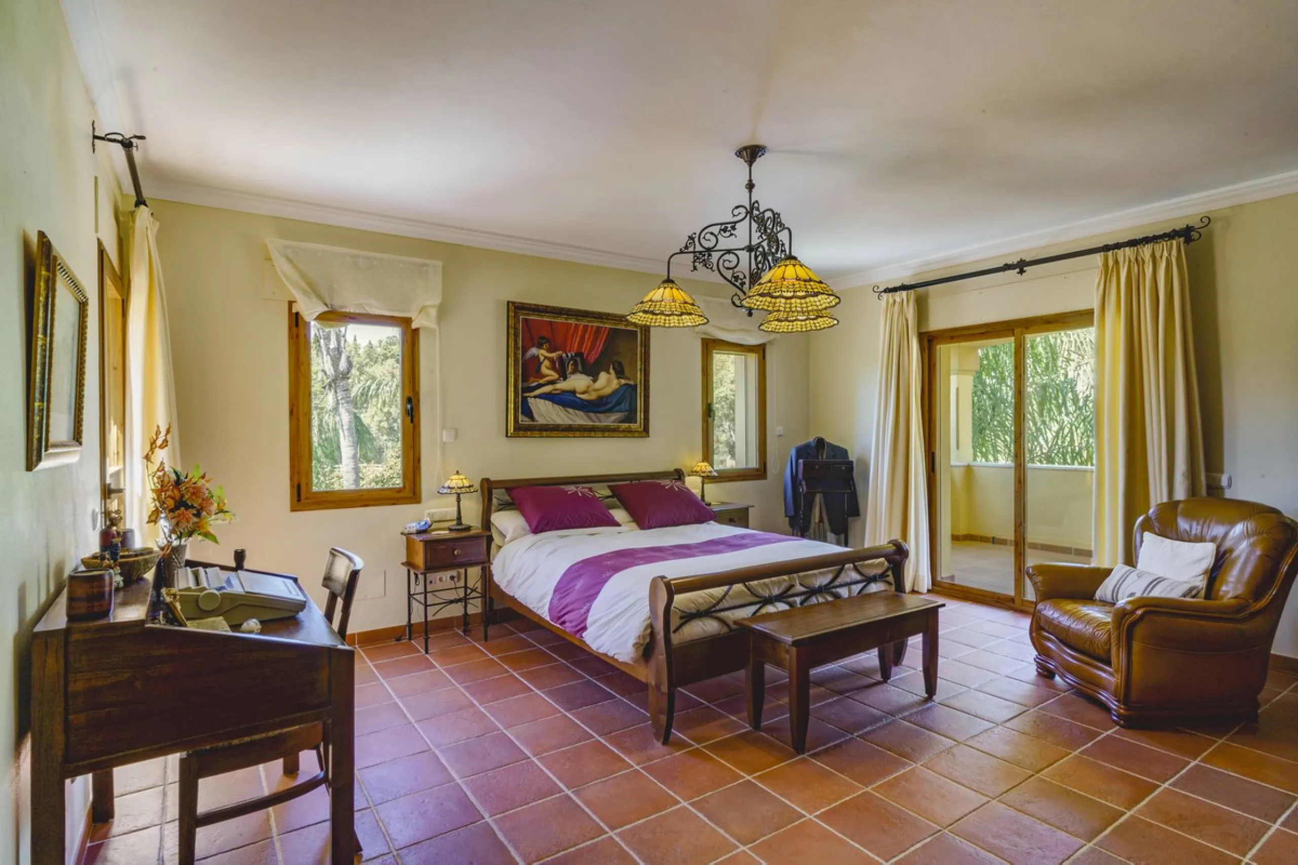 Spectacular villa composed of two houses in Vega del Colorado, La Quinta, Benahavís. This villa is simply stunning. Set in an exclusive and tranquil setting, it offers the luxury and comfort one would expect in a high end residence on the Costa del Sol.