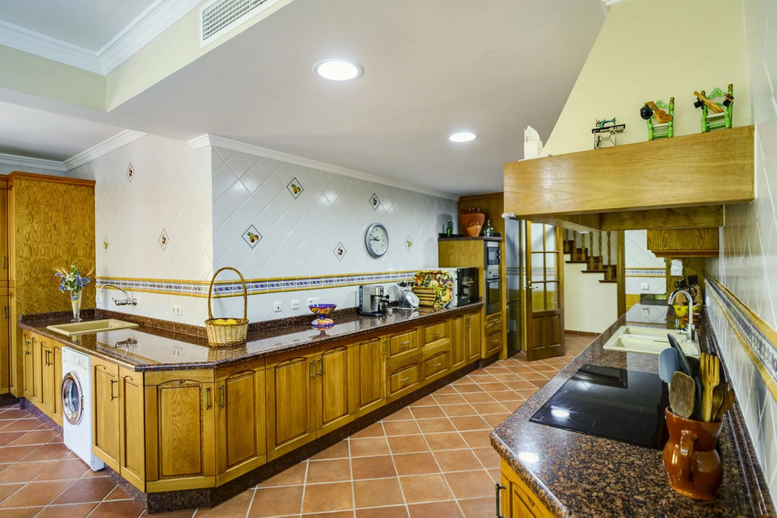 Spectacular villa composed of two houses in Vega del Colorado, La Quinta, Benahavís. This villa is simply stunning. Set in an exclusive and tranquil setting, it offers the luxury and comfort one would expect in a high end residence on the Costa del Sol.