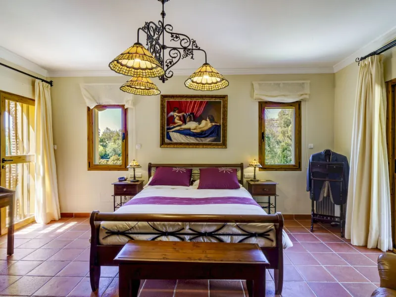 Spectacular villa composed of two houses in Vega del Colorado, La Quinta, Benahavís. This villa is simply stunning. Set in an exclusive and tranquil setting, it offers the luxury and comfort one would expect in a high end residence on the Costa del Sol.