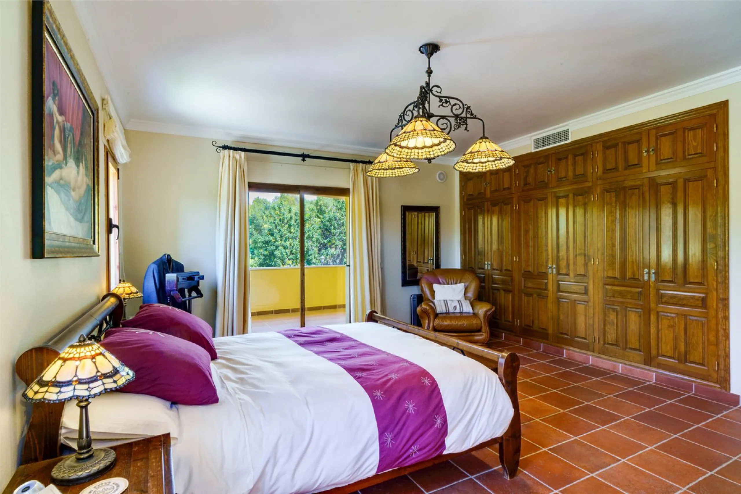 Spectacular villa composed of two houses in Vega del Colorado, La Quinta, Benahavís. This villa is simply stunning. Set in an exclusive and tranquil setting, it offers the luxury and comfort one would expect in a high end residence on the Costa del Sol.