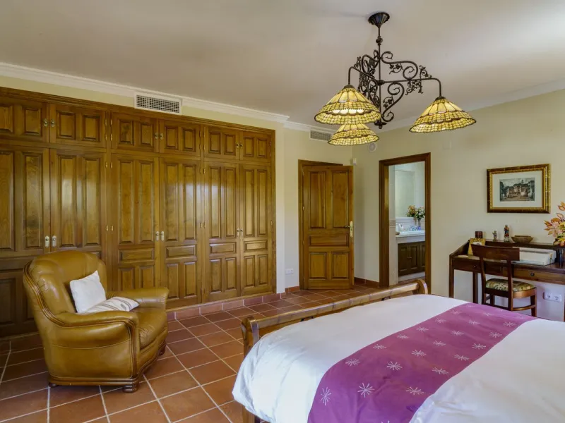 Spectacular villa composed of two houses in Vega del Colorado, La Quinta, Benahavís. This villa is simply stunning. Set in an exclusive and tranquil setting, it offers the luxury and comfort one would expect in a high end residence on the Costa del Sol.
