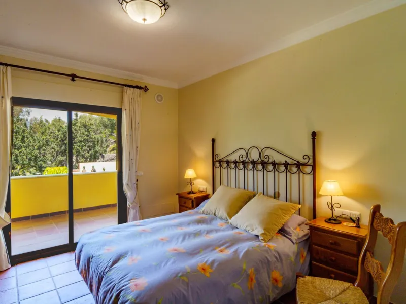 Spectacular villa composed of two houses in Vega del Colorado, La Quinta, Benahavís. This villa is simply stunning. Set in an exclusive and tranquil setting, it offers the luxury and comfort one would expect in a high end residence on the Costa del Sol.