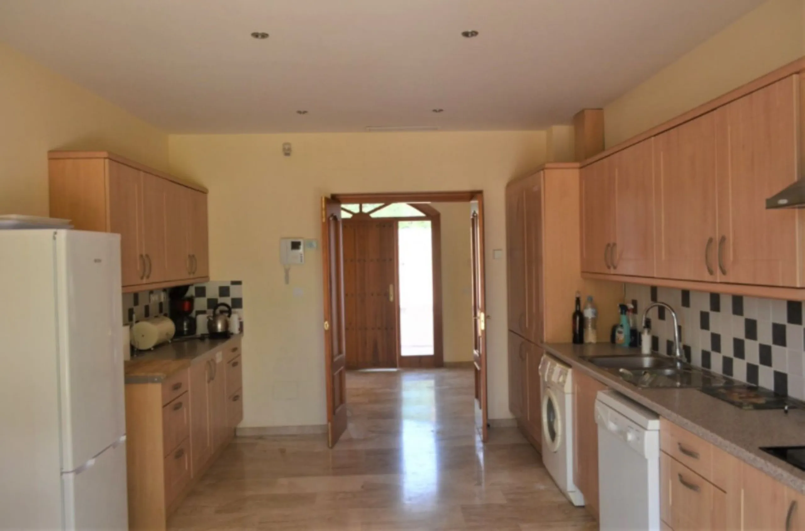 Magnificent 5 bedroom 4 bathroom situated on the idyllic Urbanización of Valtocado. Just 7 minutes drive to Mijas Pueblo and 25 mins from Malaga airport this villa offers country living.