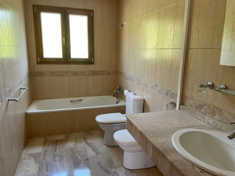 Magnificent 5 bedroom 4 bathroom situated on the idyllic Urbanización of Valtocado. Just 7 minutes drive to Mijas Pueblo and 25 mins from Malaga airport this villa offers country living.