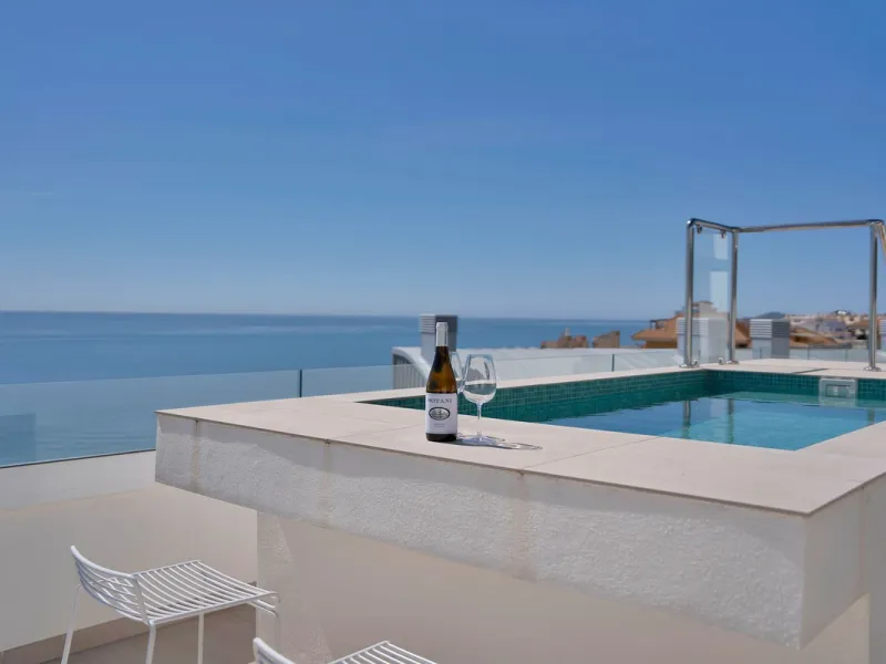 This southwest-facing corner penthouse in Carvajal combines modern upgrades with panoramic Mediterranean views, offering an exclusive lifestyle on the Costa del Sol.