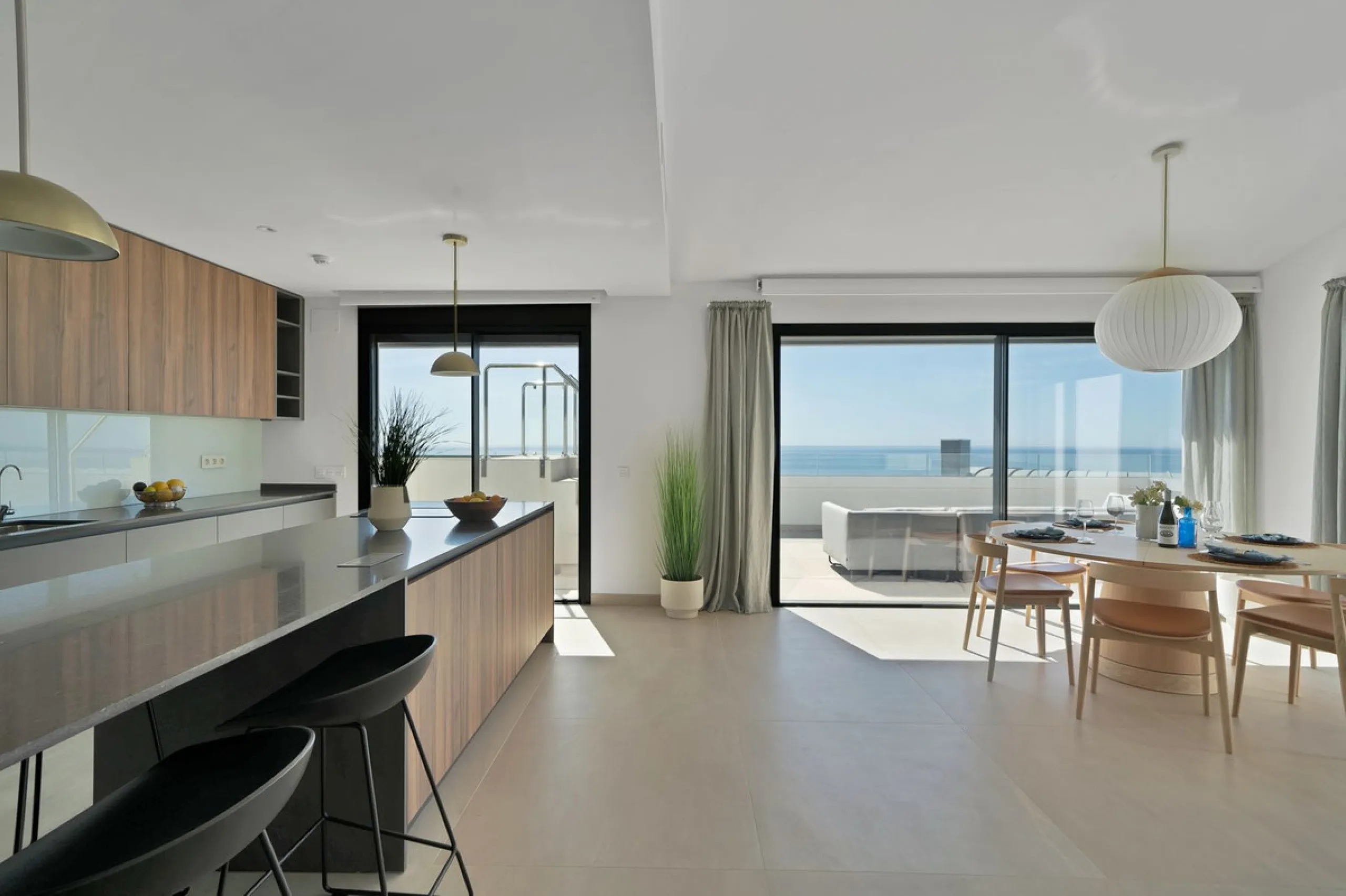 This southwest-facing corner penthouse in Carvajal combines modern upgrades with panoramic Mediterranean views, offering an exclusive lifestyle on the Costa del Sol.
