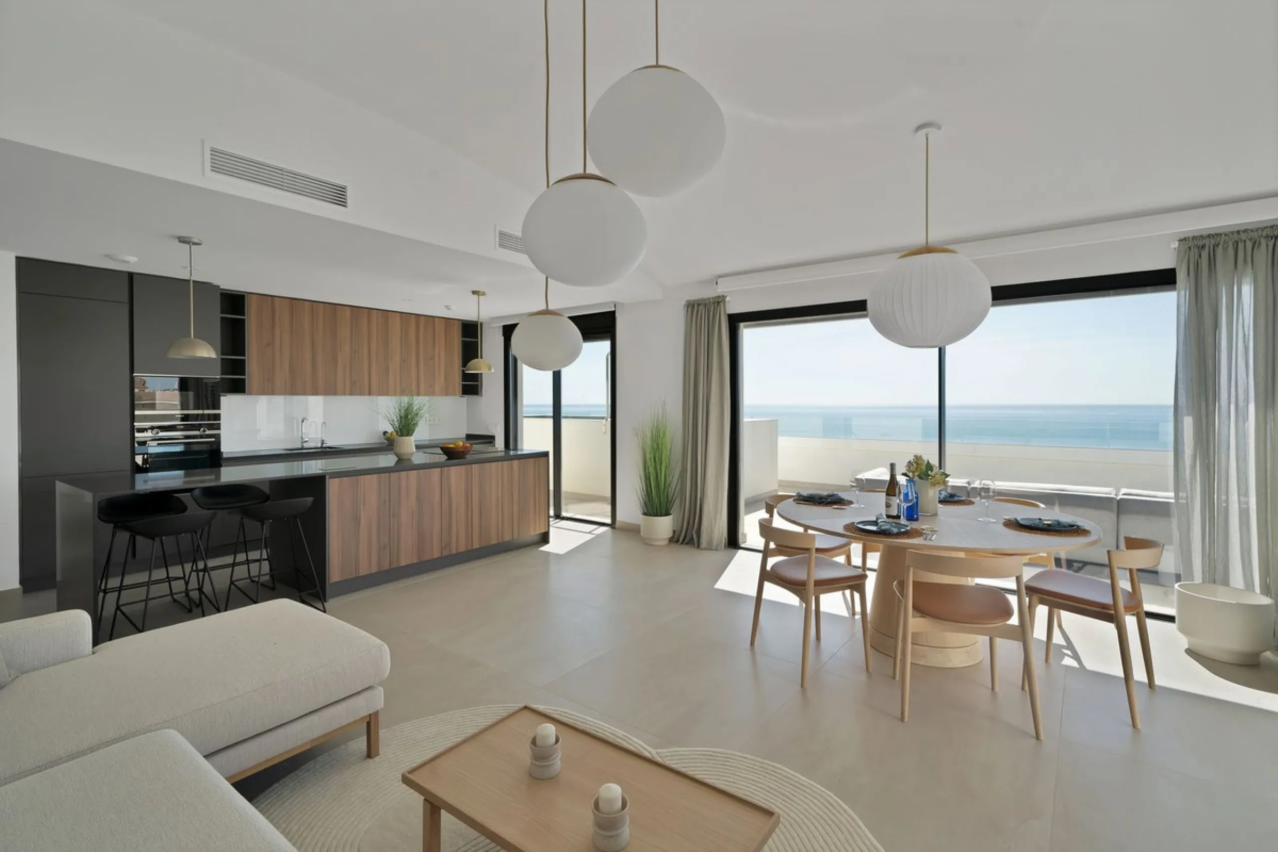 This southwest-facing corner penthouse in Carvajal combines modern upgrades with panoramic Mediterranean views, offering an exclusive lifestyle on the Costa del Sol.