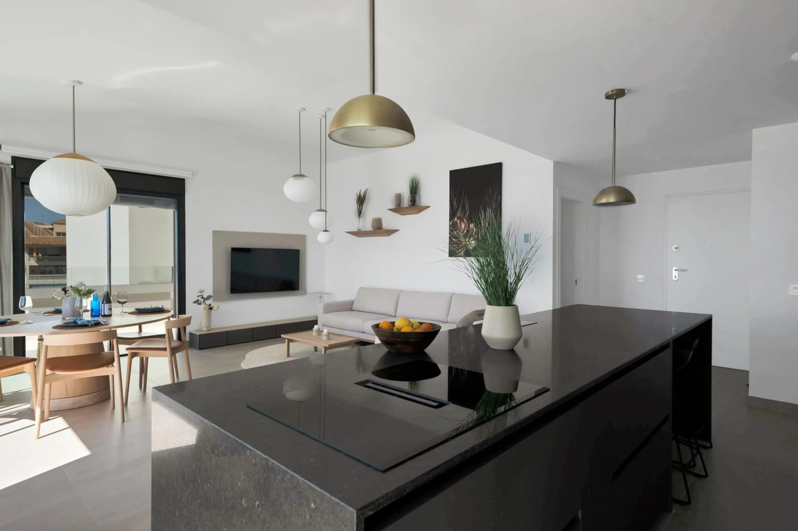 This southwest-facing corner penthouse in Carvajal combines modern upgrades with panoramic Mediterranean views, offering an exclusive lifestyle on the Costa del Sol.