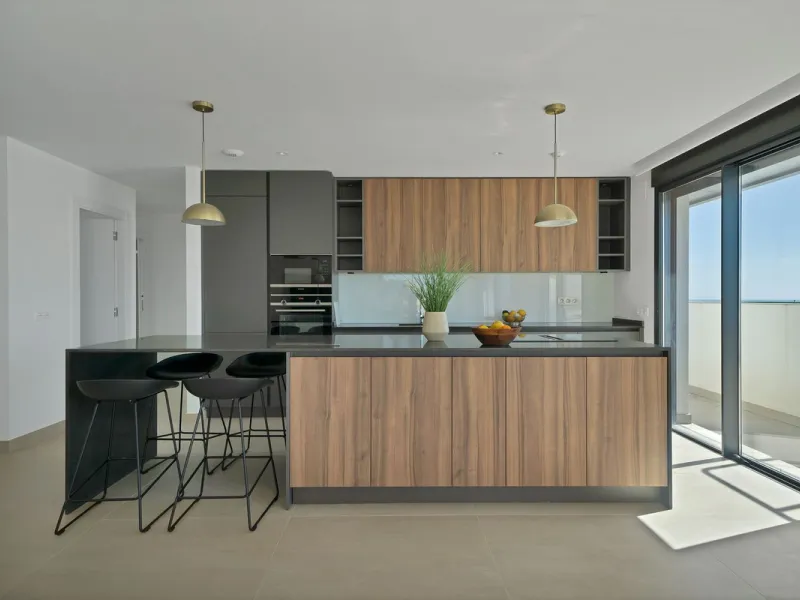 This southwest-facing corner penthouse in Carvajal combines modern upgrades with panoramic Mediterranean views, offering an exclusive lifestyle on the Costa del Sol.