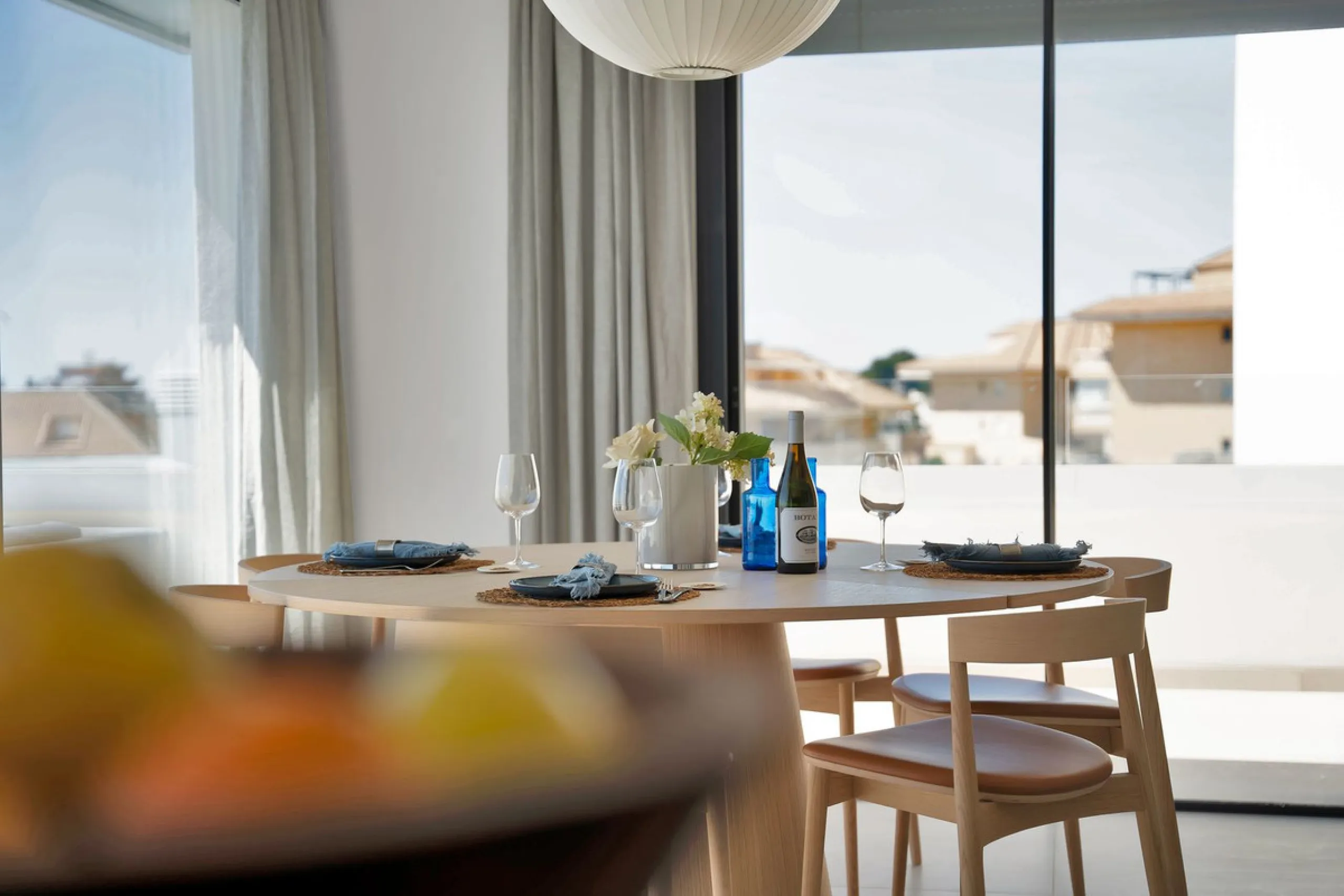 This southwest-facing corner penthouse in Carvajal combines modern upgrades with panoramic Mediterranean views, offering an exclusive lifestyle on the Costa del Sol.