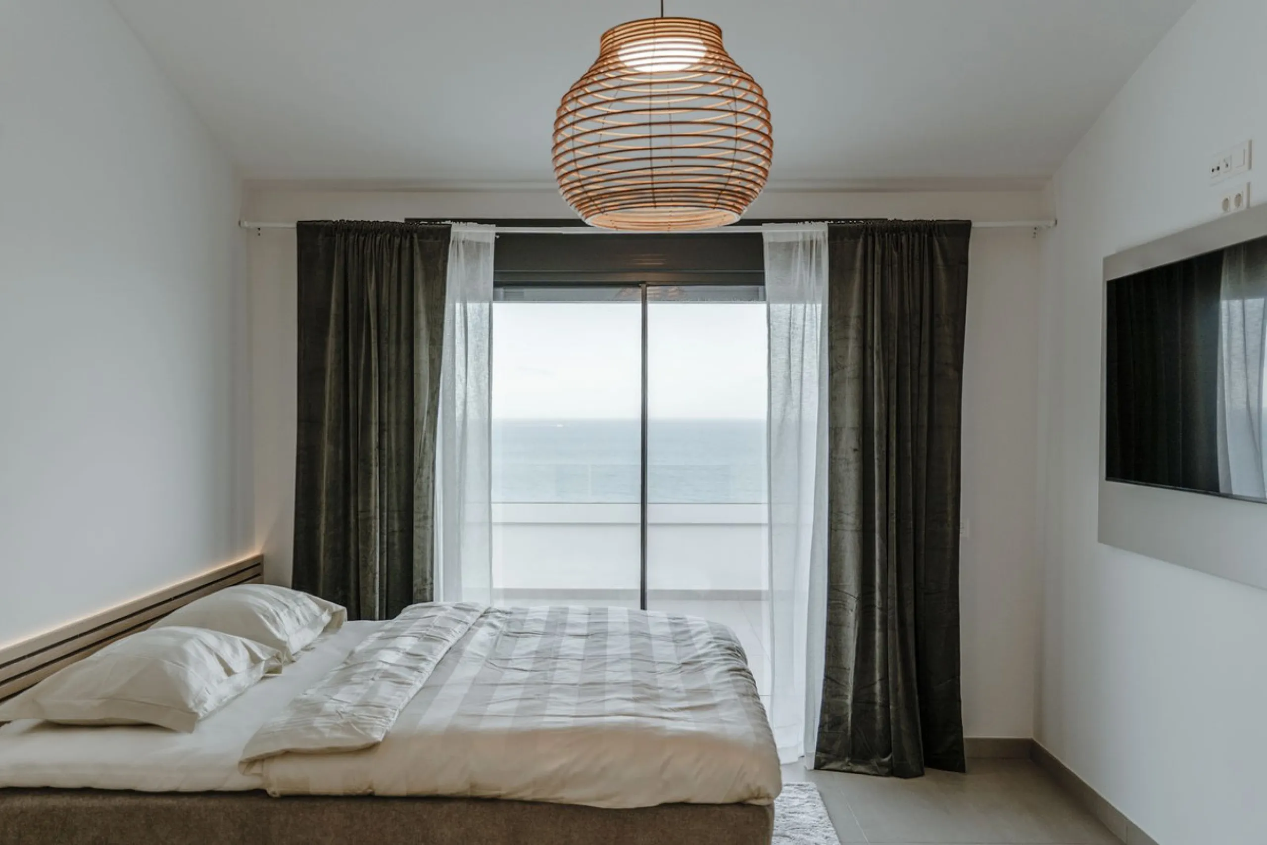 This southwest-facing corner penthouse in Carvajal combines modern upgrades with panoramic Mediterranean views, offering an exclusive lifestyle on the Costa del Sol.