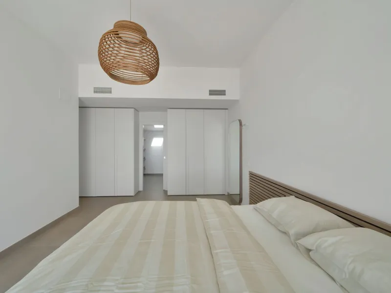 This southwest-facing corner penthouse in Carvajal combines modern upgrades with panoramic Mediterranean views, offering an exclusive lifestyle on the Costa del Sol.