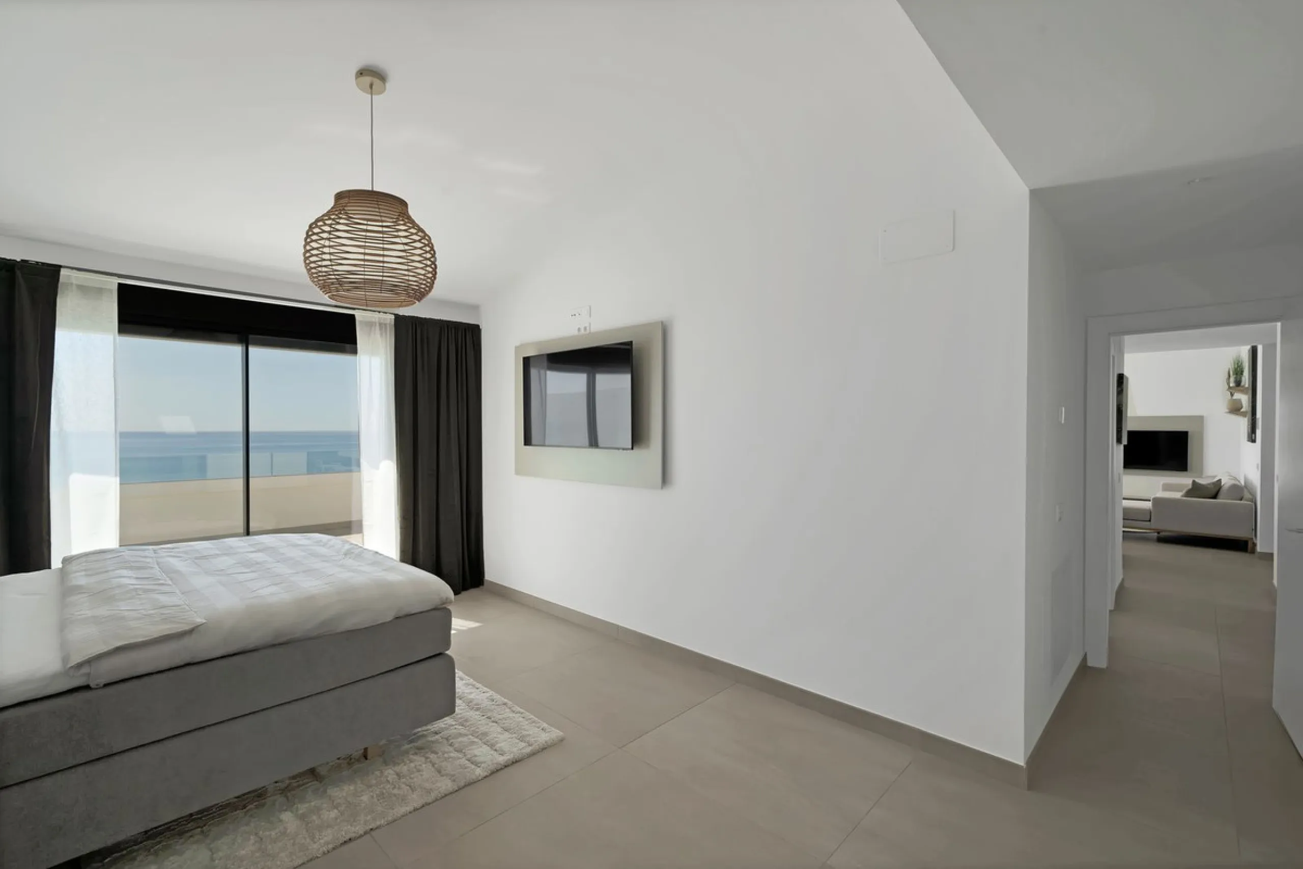 This southwest-facing corner penthouse in Carvajal combines modern upgrades with panoramic Mediterranean views, offering an exclusive lifestyle on the Costa del Sol.