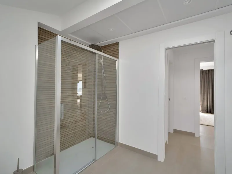 This southwest-facing corner penthouse in Carvajal combines modern upgrades with panoramic Mediterranean views, offering an exclusive lifestyle on the Costa del Sol.