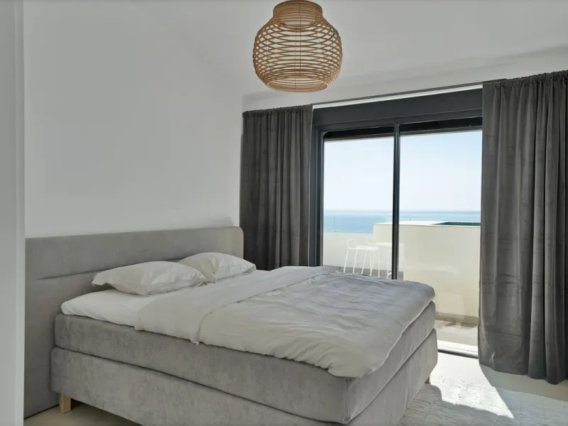 This southwest-facing corner penthouse in Carvajal combines modern upgrades with panoramic Mediterranean views, offering an exclusive lifestyle on the Costa del Sol.