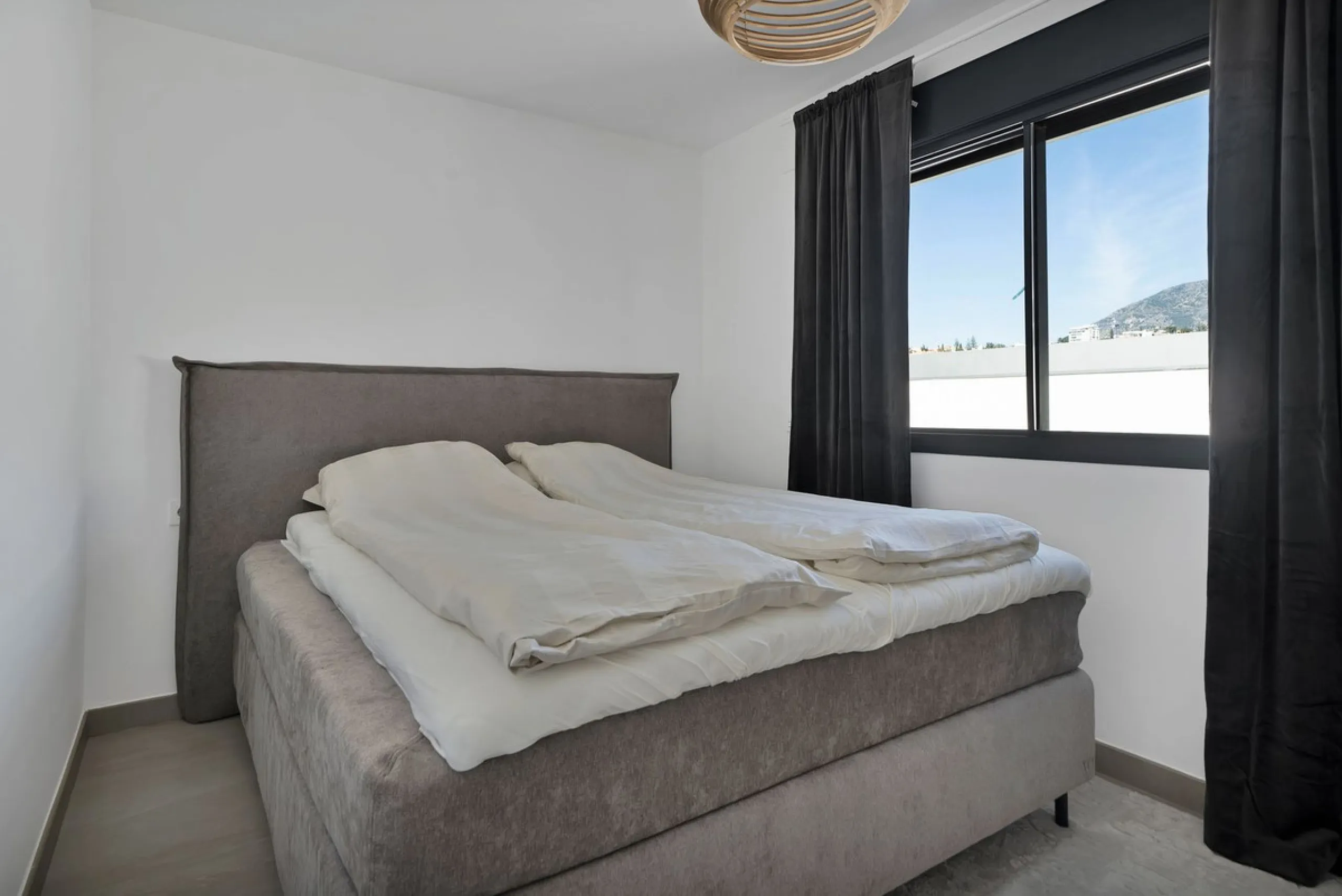 This southwest-facing corner penthouse in Carvajal combines modern upgrades with panoramic Mediterranean views, offering an exclusive lifestyle on the Costa del Sol.