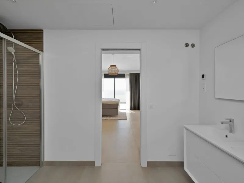 This southwest-facing corner penthouse in Carvajal combines modern upgrades with panoramic Mediterranean views, offering an exclusive lifestyle on the Costa del Sol.