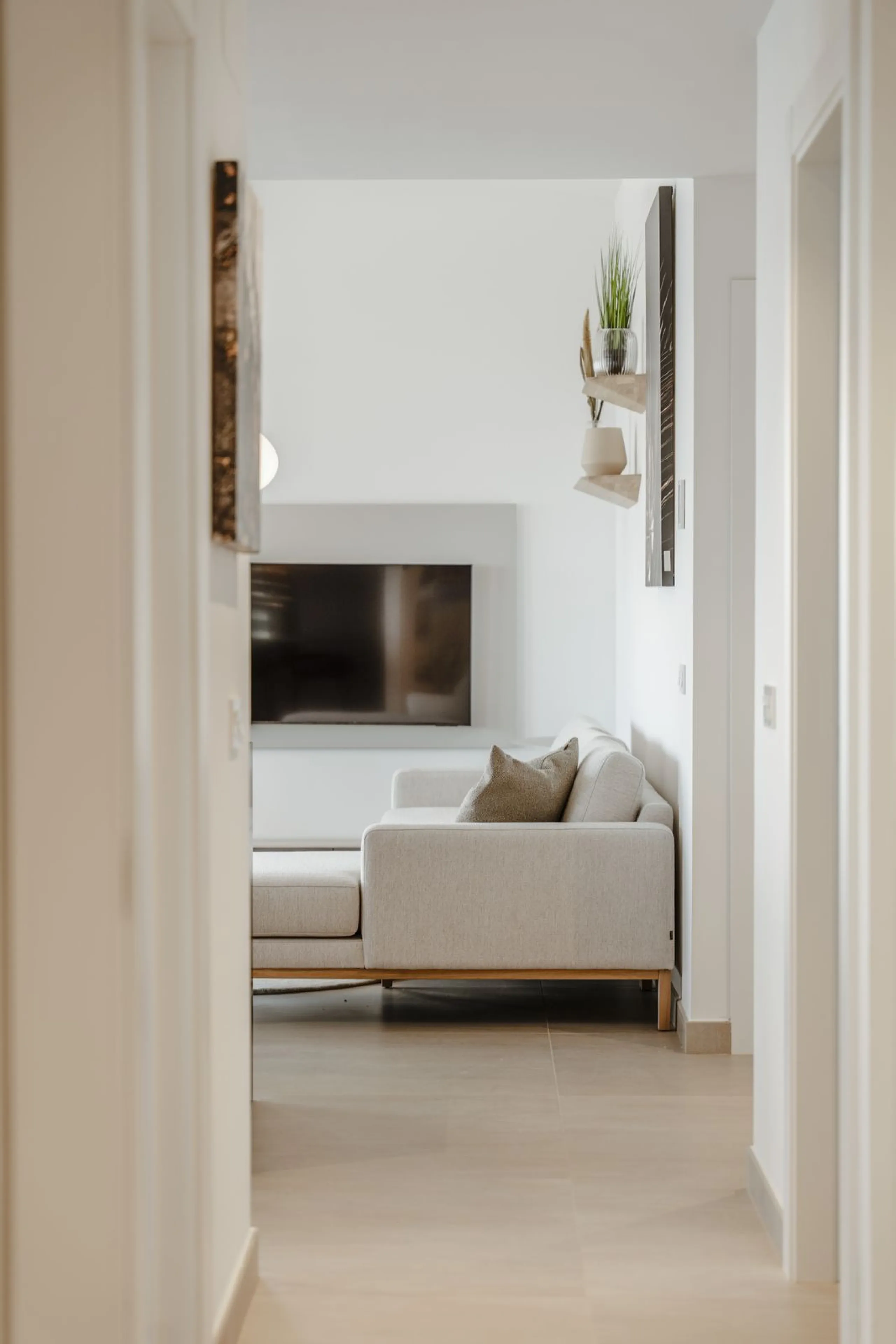 This southwest-facing corner penthouse in Carvajal combines modern upgrades with panoramic Mediterranean views, offering an exclusive lifestyle on the Costa del Sol.