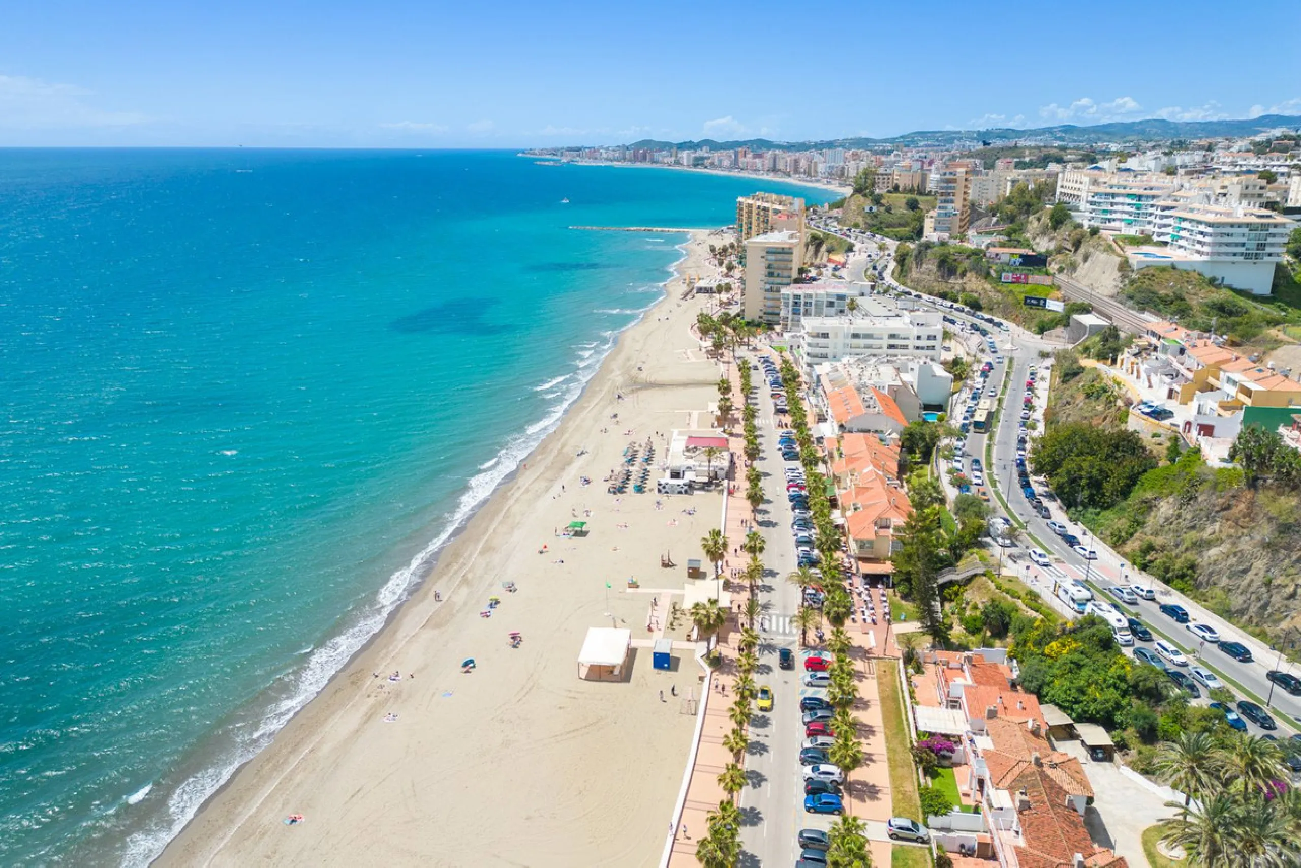 This southwest-facing corner penthouse in Carvajal combines modern upgrades with panoramic Mediterranean views, offering an exclusive lifestyle on the Costa del Sol.
