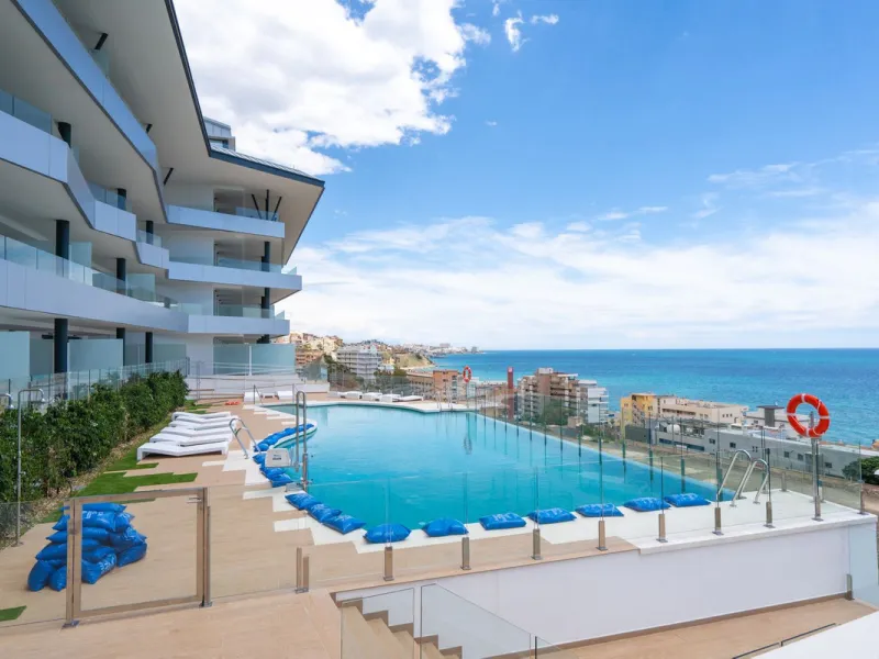 This southwest-facing corner penthouse in Carvajal combines modern upgrades with panoramic Mediterranean views, offering an exclusive lifestyle on the Costa del Sol.