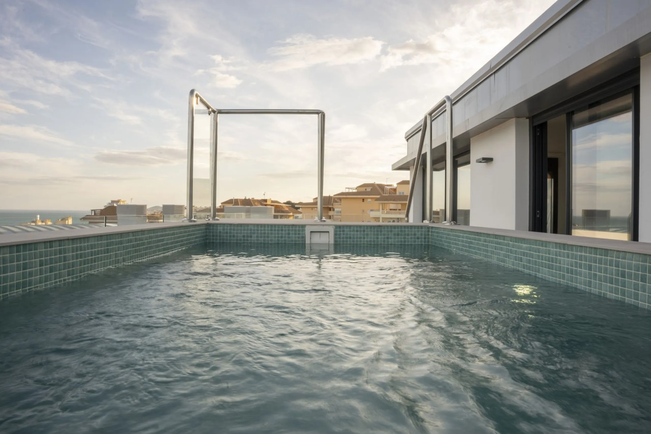 This southwest-facing corner penthouse in Carvajal combines modern upgrades with panoramic Mediterranean views, offering an exclusive lifestyle on the Costa del Sol.
