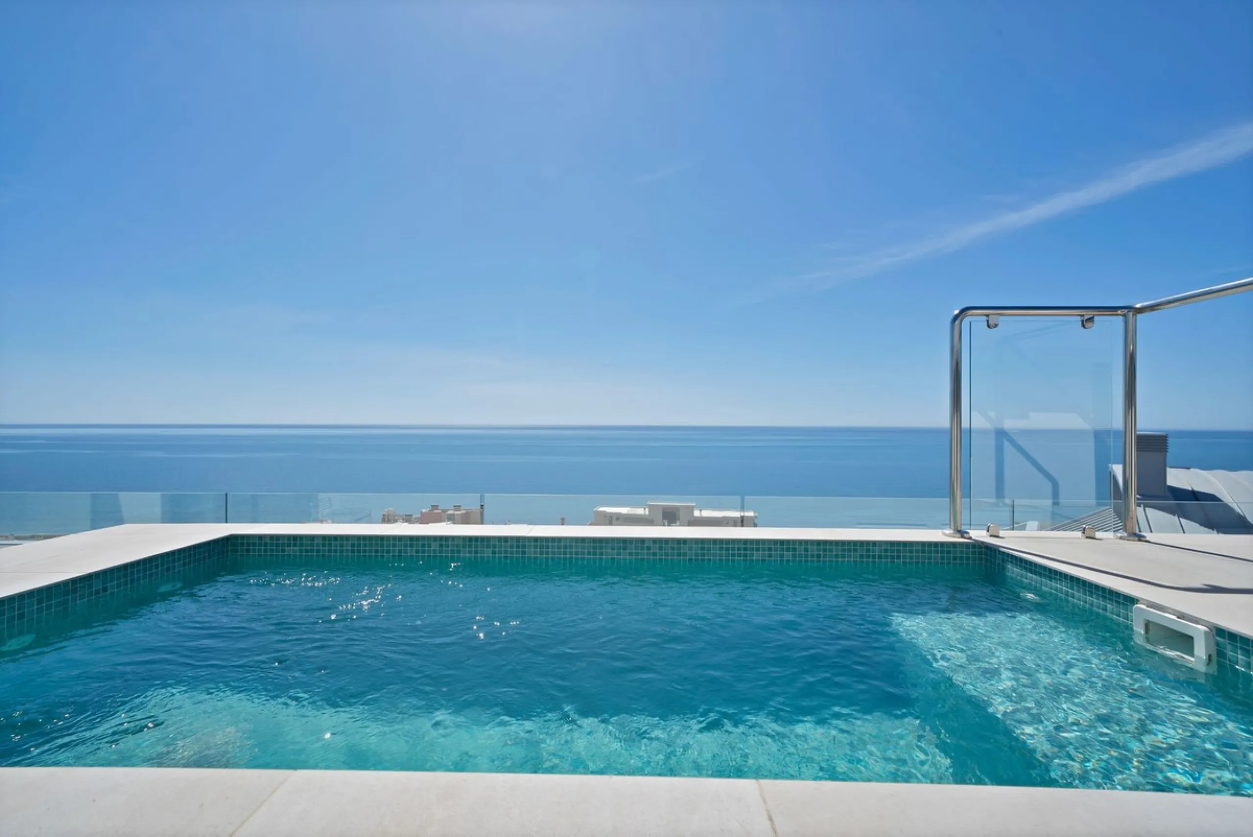 This southwest-facing corner penthouse in Carvajal combines modern upgrades with panoramic Mediterranean views, offering an exclusive lifestyle on the Costa del Sol.