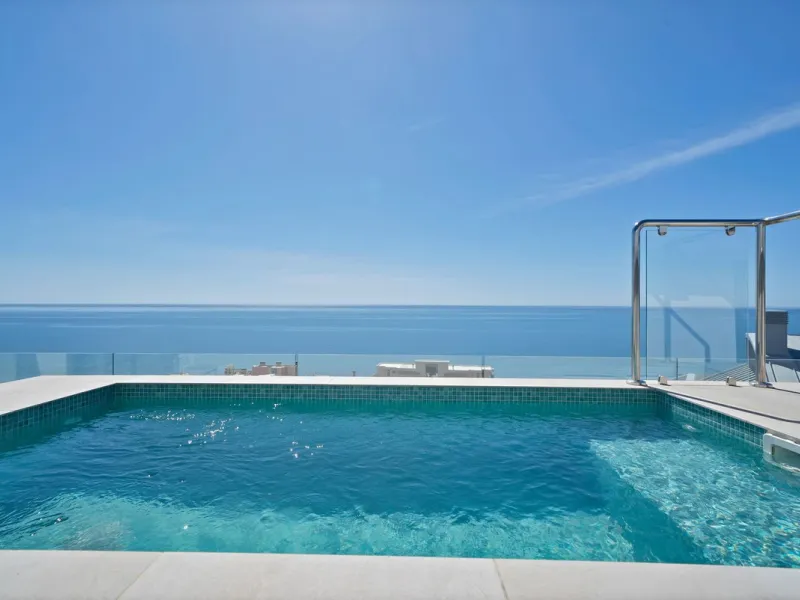 This southwest-facing corner penthouse in Carvajal combines modern upgrades with panoramic Mediterranean views, offering an exclusive lifestyle on the Costa del Sol.