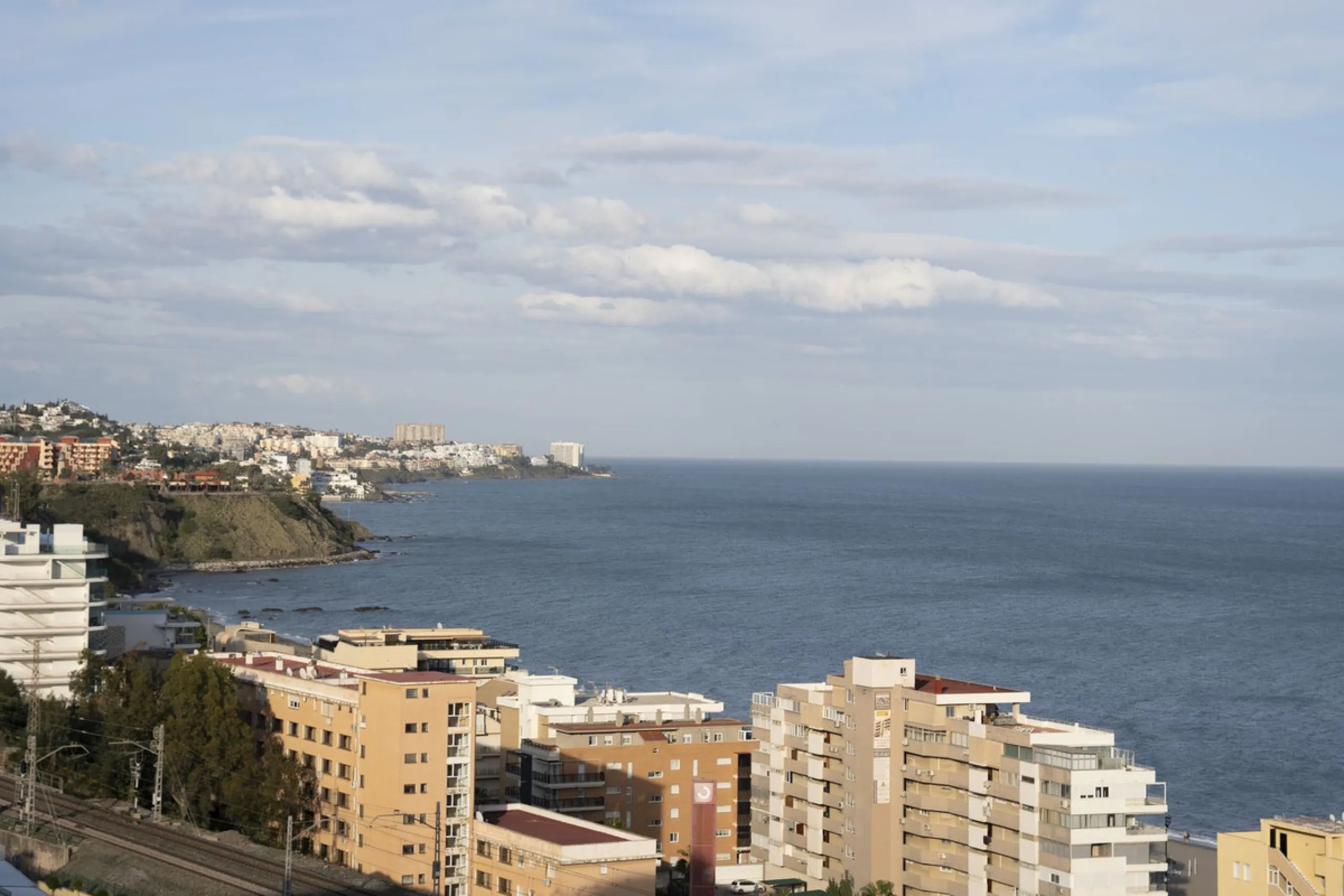 This southwest-facing corner penthouse in Carvajal combines modern upgrades with panoramic Mediterranean views, offering an exclusive lifestyle on the Costa del Sol.