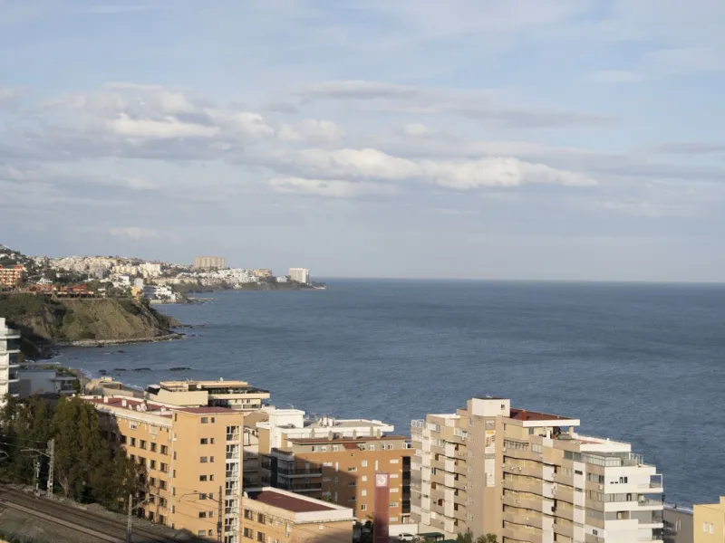 This southwest-facing corner penthouse in Carvajal combines modern upgrades with panoramic Mediterranean views, offering an exclusive lifestyle on the Costa del Sol.