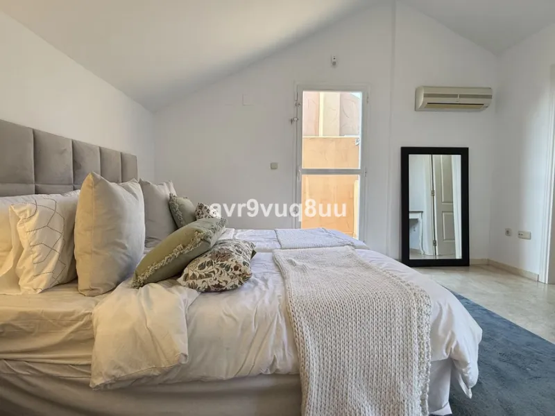 Apartment - Penthouse Duplex в продаже в Marbella, Málaga. В доме 2 спален и 2 ванных комнат. Площадь дома 121 м²