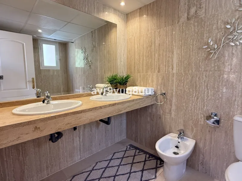 Apartment - Penthouse Duplex в продаже в Marbella, Málaga. В доме 2 спален и 2 ванных комнат. Площадь дома 121 м²