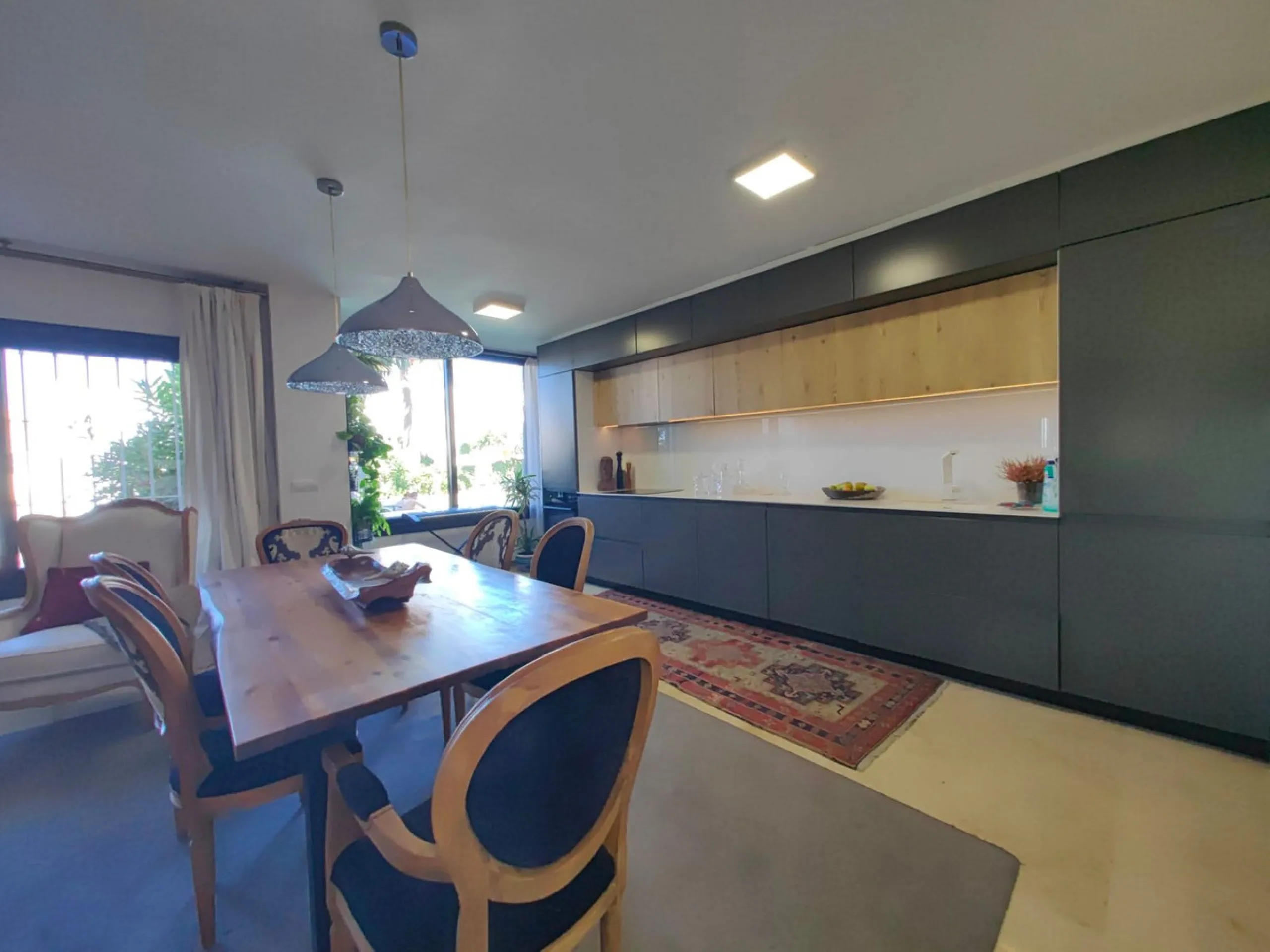 Luxurious Duplex Apartment with Pool View in Estepona. Welcome to your dream home! This stunning 3-bedroom duplex apartment, nestled in the heart of Estepona, offers the epitome of elegance and comfort. Boasting three spacious bedrooms, this residence pro