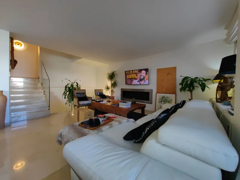 Luxurious Duplex Apartment with Pool View in Estepona. Welcome to your dream home! This stunning 3-bedroom duplex apartment, nestled in the heart of Estepona, offers the epitome of elegance and comfort. Boasting three spacious bedrooms, this residence pro