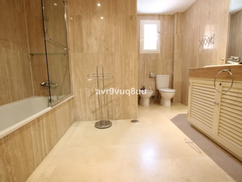Apartment - Penthouse Duplex в продаже в Marbella, Málaga. В доме 2 спален и 2 ванных комнат. Площадь дома 121 м²