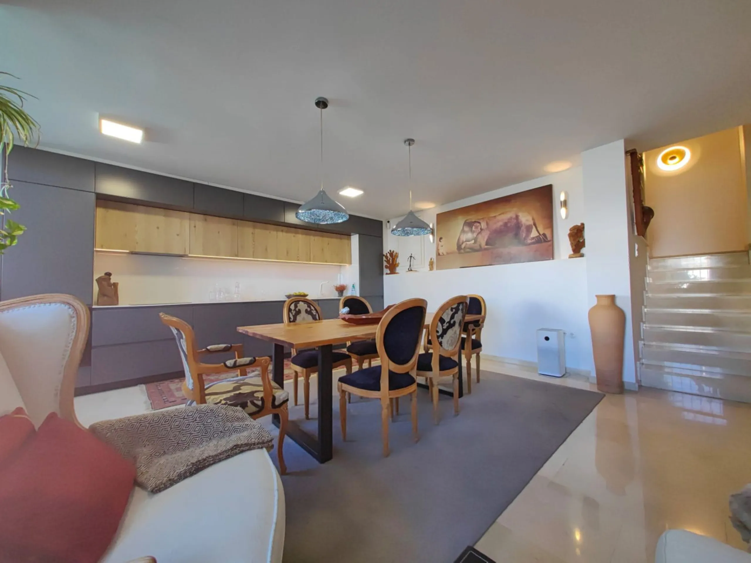 Luxurious Duplex Apartment with Pool View in Estepona. Welcome to your dream home! This stunning 3-bedroom duplex apartment, nestled in the heart of Estepona, offers the epitome of elegance and comfort. Boasting three spacious bedrooms, this residence pro