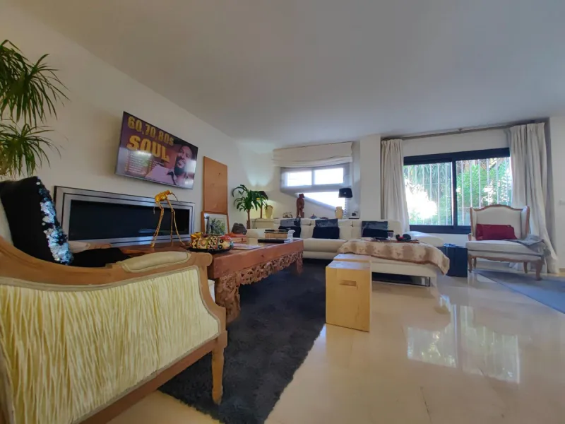 Luxurious Duplex Apartment with Pool View in Estepona. Welcome to your dream home! This stunning 3-bedroom duplex apartment, nestled in the heart of Estepona, offers the epitome of elegance and comfort. Boasting three spacious bedrooms, this residence pro