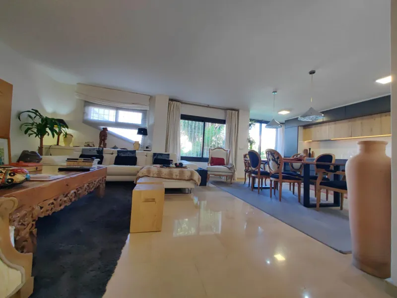 Luxurious Duplex Apartment with Pool View in Estepona. Welcome to your dream home! This stunning 3-bedroom duplex apartment, nestled in the heart of Estepona, offers the epitome of elegance and comfort. Boasting three spacious bedrooms, this residence pro