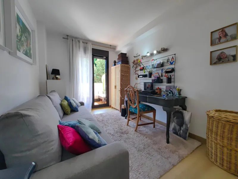 Luxurious Duplex Apartment with Pool View in Estepona. Welcome to your dream home! This stunning 3-bedroom duplex apartment, nestled in the heart of Estepona, offers the epitome of elegance and comfort. Boasting three spacious bedrooms, this residence pro