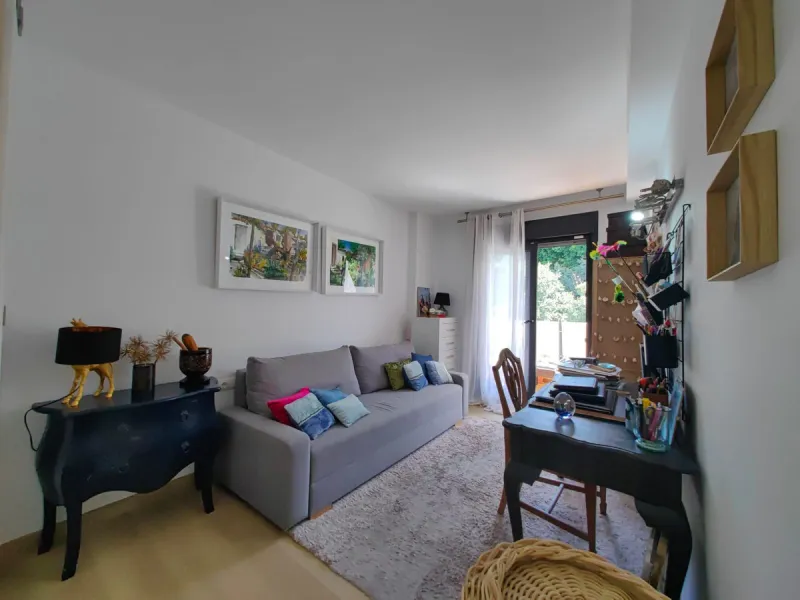 Luxurious Duplex Apartment with Pool View in Estepona. Welcome to your dream home! This stunning 3-bedroom duplex apartment, nestled in the heart of Estepona, offers the epitome of elegance and comfort. Boasting three spacious bedrooms, this residence pro