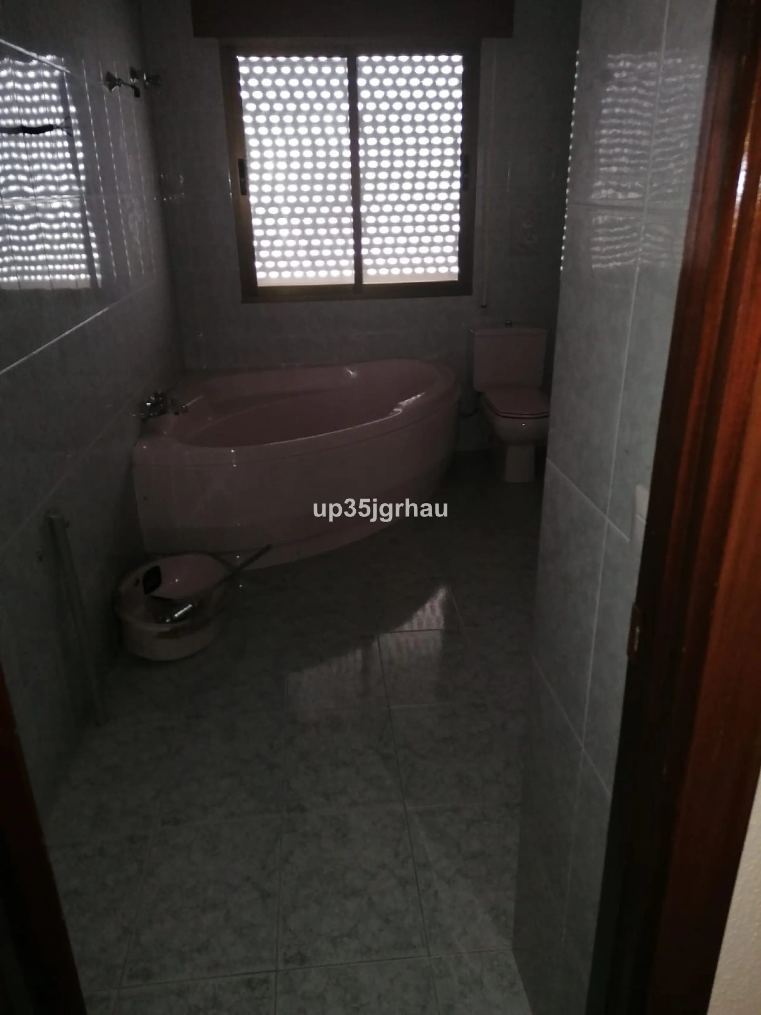 360 m2 house with premises in the city of Ronda.