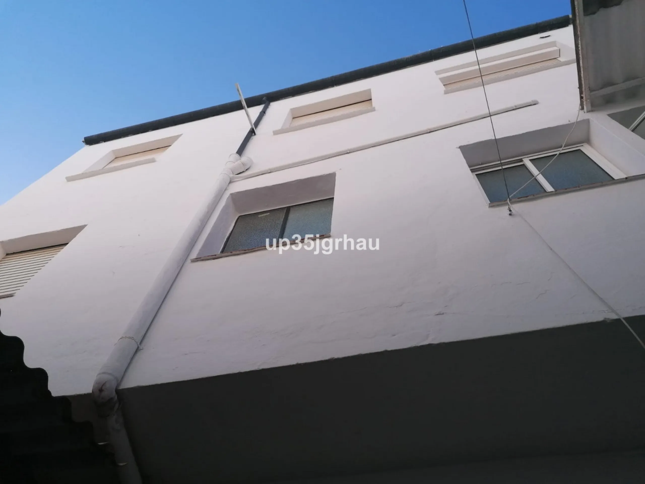 360 m2 house with premises in the city of Ronda.