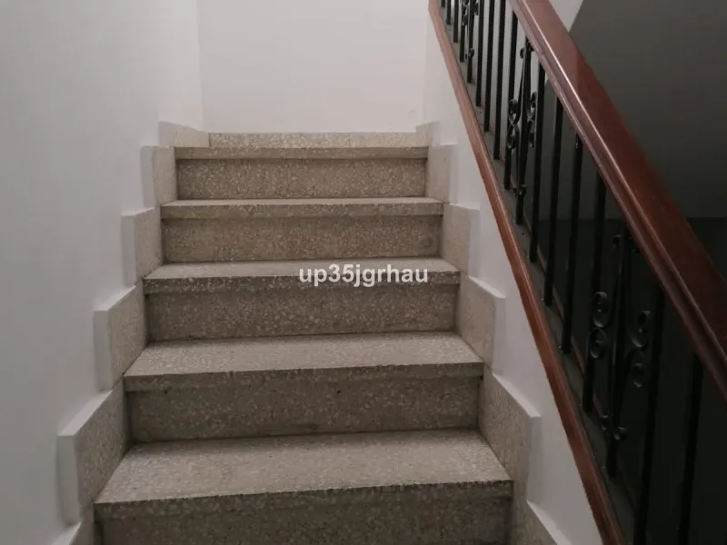 360 m2 house with premises in the city of Ronda.